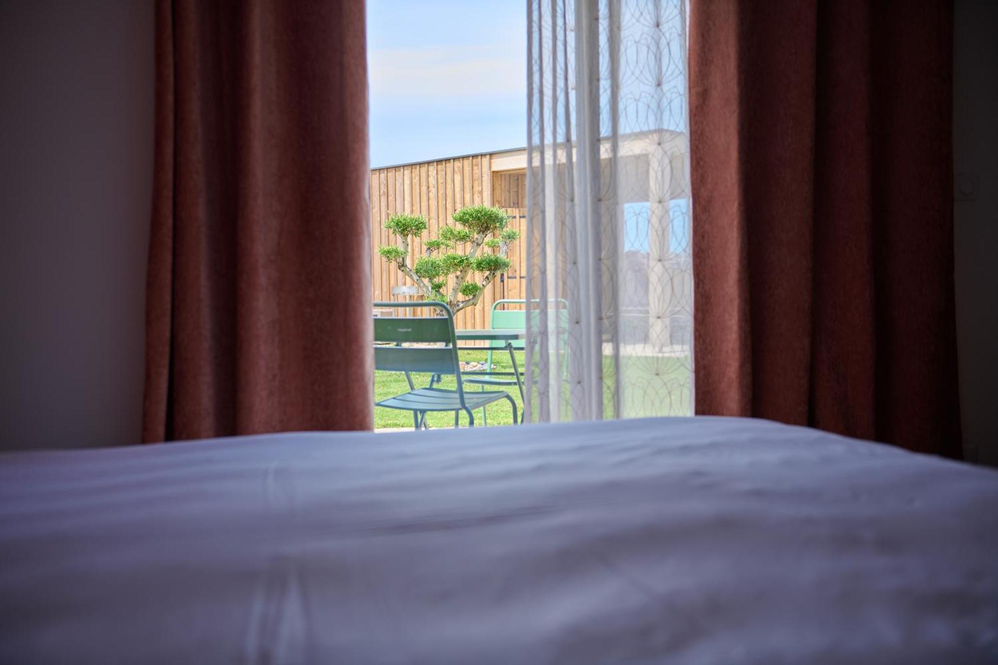 Le Repaire Lagardere Bed & Breakfast Lussac  Bagian luar foto