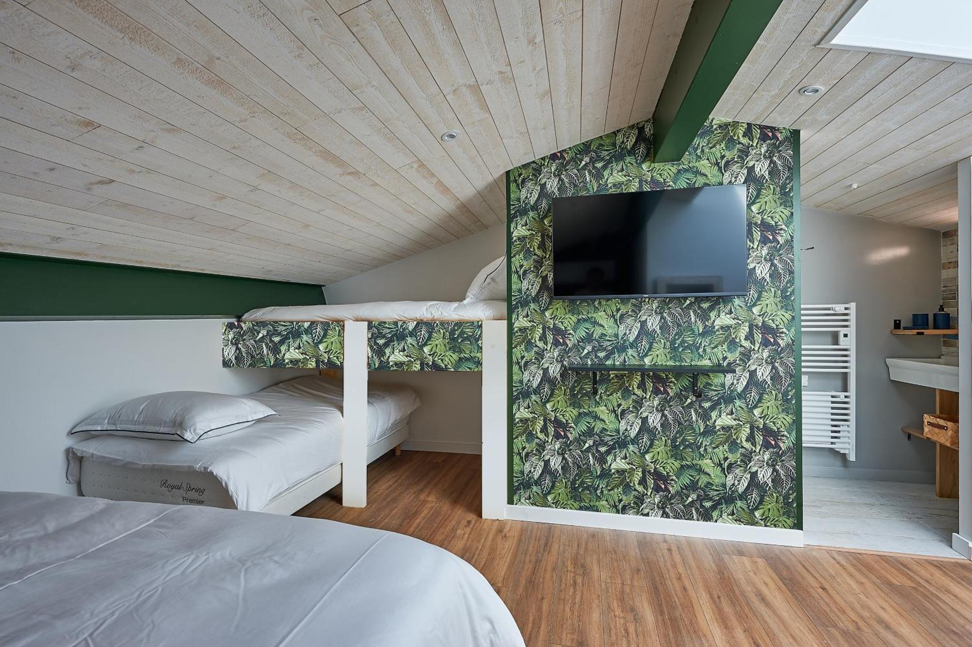 Le Repaire Lagardere Bed & Breakfast Lussac  Bagian luar foto