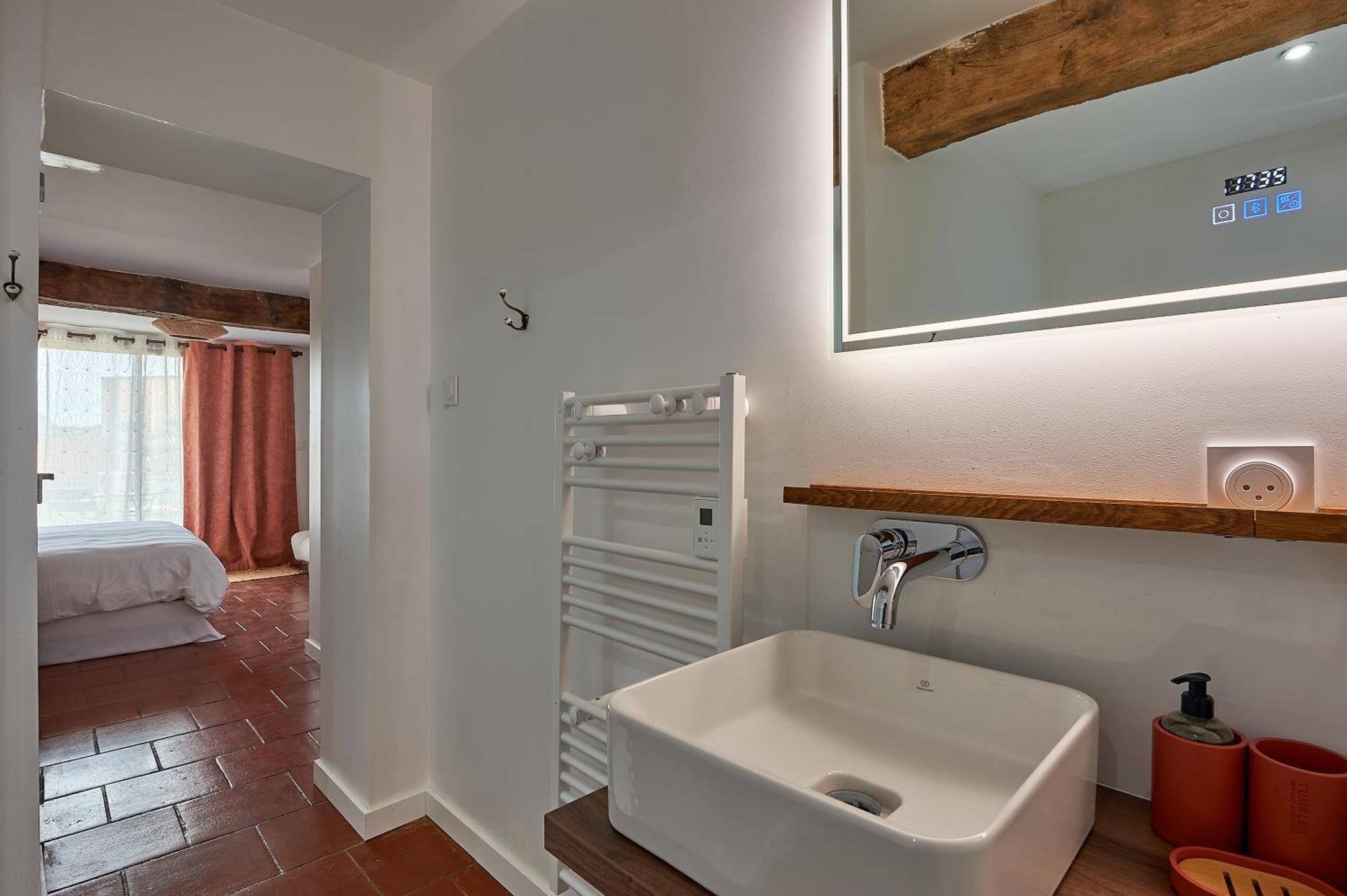 Le Repaire Lagardere Bed & Breakfast Lussac  Bagian luar foto