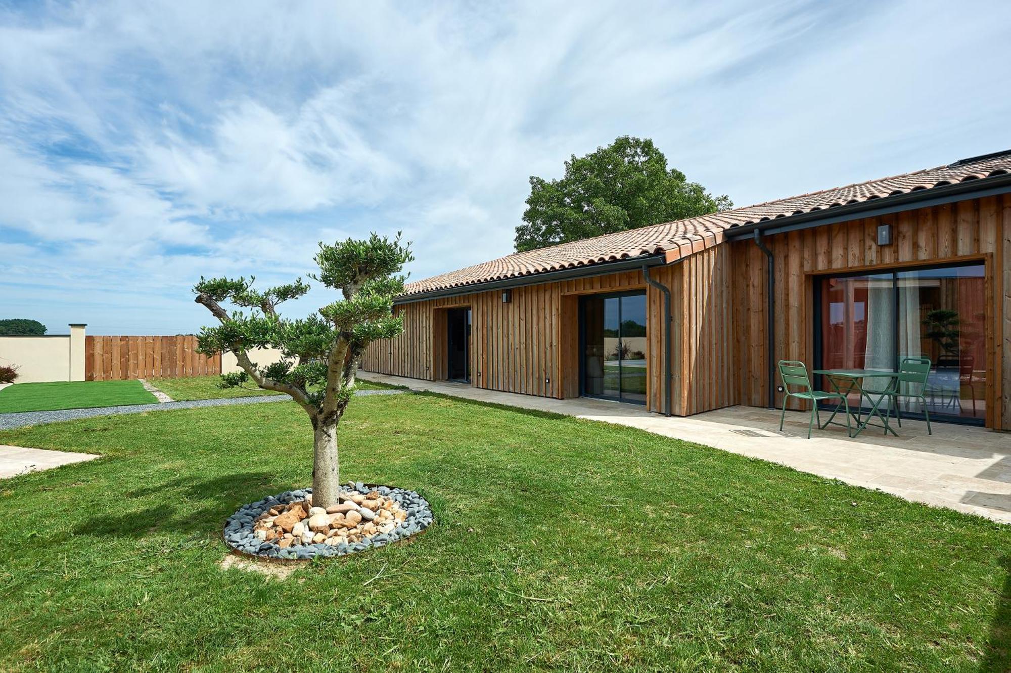 Le Repaire Lagardere Bed & Breakfast Lussac  Bagian luar foto